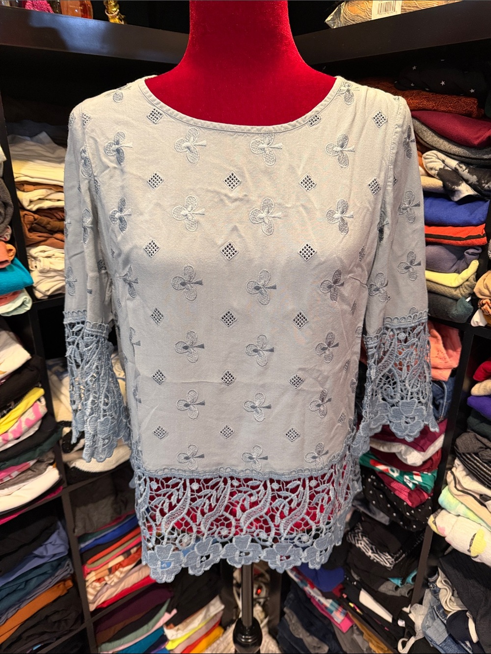 #583.🪷Embroidered blouse with crochet detail